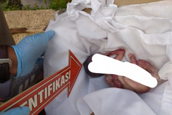 Miris! mayat bayi dalam keadaan luka dan memar diduga terbentur batu saat dibuang ibunya ditemukan petani di Lombok Timur