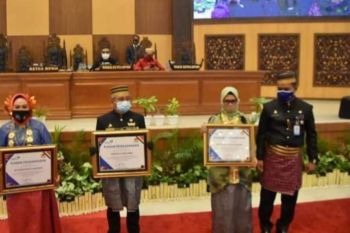 Gubernur Sulbar raih penghargaan dari BKKBN