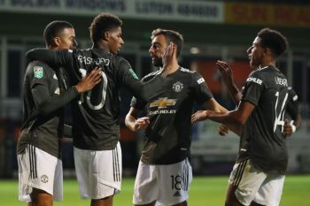 Manchester United melaju ke putaran empat berkat kemenangan 3-0 atas Luton