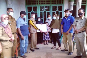 Bupati Pringsewu antarkan pasien El dinyatakan sembuh dari COVID-19