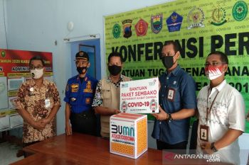 Telkom Pekalongan salurkan 250 paket sembako ke satgas COVID-19 Batang