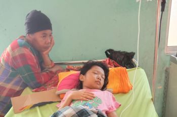 Maidenia Rasmi, bocah pengidap ginjal bocor di Kuansing butuh biaya pengobatan