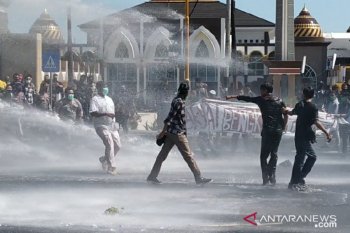 Delapan orang diamankan dalam demo hari tani di Bengkulu yang ricuh
