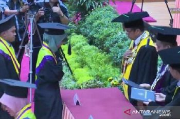 UNP ganti gaya bersalaman saat wisuda ke 118