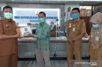 IKAPTK serahkan bantuan APDCOVID-19 ke ASN Kota Solok