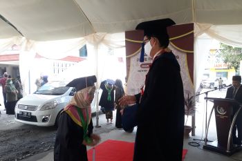 IAIN Palu laksanakan wisuda drive thru untuk cegah COVID
