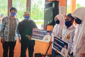Tim Rumoh Aspirasi Teuku Riefky Harsya bagikan beasiswa PIP di 15 kabupaten/kota di Aceh