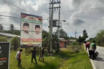 Bawaslu Bengkalis bongkar sejumlah alat peraga kampanye