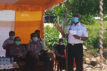 Gubernur Dominggus Mandacan ajak warga Papua Barat doakan para nakes
