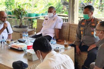 Pelaku usaha di Mamuju diminta terapkan layanan "take away" terkait COVID-19