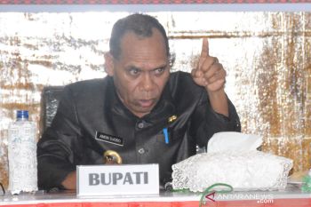Bupati Alor siap lepas jabatan jika warganya meninggal karena COVID