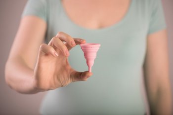 Tips mencegah pembengkakan ginjal pada pemakai menstrual cup