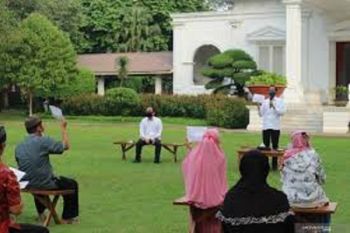 Presiden Joko Widodo berdialog dengan usaha kecil yang bangkrut akibat pandemi