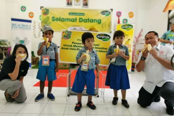 PT SSN berikan bantuan buah kepada anak PAUD
