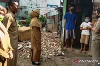 ASN Kota Solok bantu masyarakat terdampak COVID-19 di Solok