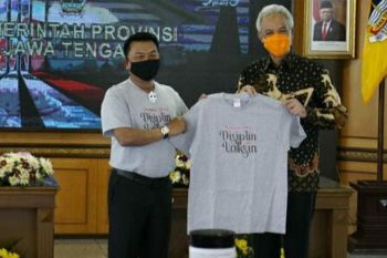 Berkaus "Maskeran, Den", Moeldoko ajak warga Jateng disiplin terapkan protokol kesehatan