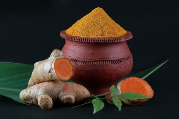 Jerawatan? Coba manfaat daun neem dan kunyit