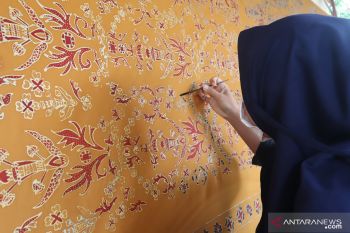 Pemkot Pariaman pesan ratusan sajadah motif batik bantu perajin bertahan di masa pandemi