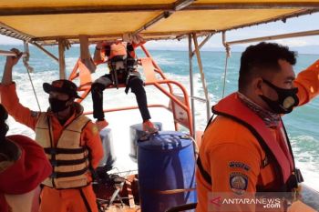Dua nelayan Aceh Barat hilang di laut setelah kapal diterjang badai