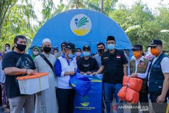 Gubernur NTB membantu korban kebakaran rumah di Lombok Utara