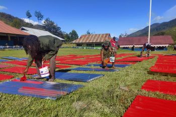 Warga kampung Nioga Puncak Jaya bantu program TMMD