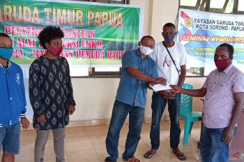 YGTI kota Sorong bantu modal kelompok usaha asli Papua