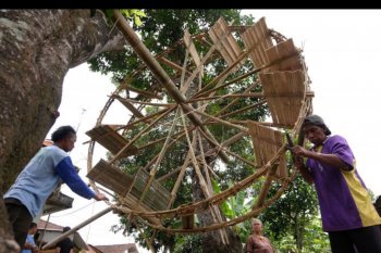 Pembuatan kincir air untuk pertanian