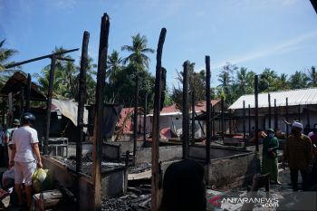 Dinas Sosial Lombok Utara menyalurkan bantuan untuk korban kebakaran