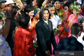 Desainer Jepang, Kenzo meninggal dunia akibat  COVID-19