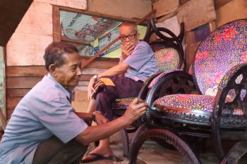 Penjualan kursi olahan ban bekas lesu di Kabupaten Solok akibat pandemi COVID-19