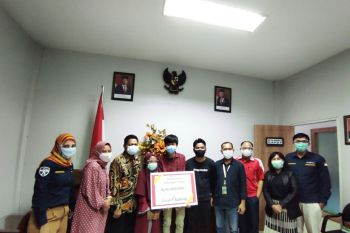 OJK Sulteng serahkan hadiah 'Vlog Competition' peringatian HIM 2020