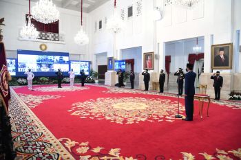 Tiga prajurit TNI dapat tanda kehormatan bintang jasa