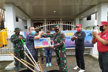 Lanud Sam Ratulangi menggelar bakti sosial HUT TNI di Minahasa