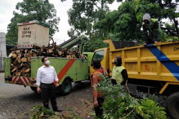 Pengendara diimbau agar jaga jarak antisipasi "klaster berteduh"