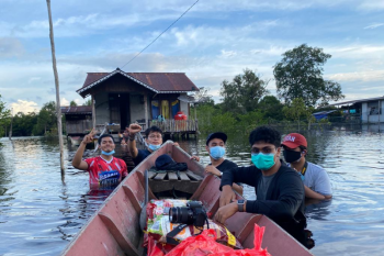 Bea Cukai-kaum milenial bantu korban banjir di wilayah perbatasan RI-Malaysia