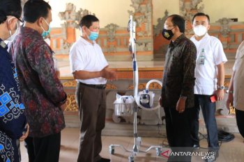 Gubernur Bali terima bantuan penanganan COVID-19 dari Kemenkes