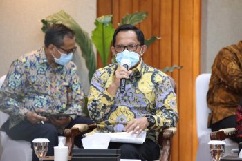 Mendagri tegaskan Omnibus Law UU Cipta Kerja permudah izin usaha di daerah