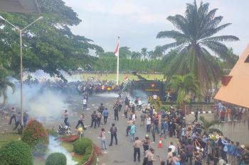 Polisi sebut 26 orang luka-luka dalam aksi massa berakhir ricuh di Lampung