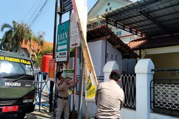 Petugas bakal bongkar reklame permanen ilegal di Pekalongan