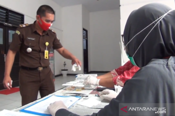 Kejari Kendari gandeng BNN lakukan tes urine puluhan pegawai