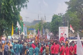 Ribuan orang di Lampung gelar aksi demo tolak Omnibus Law
