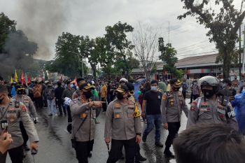 Kapolda temui peserta aksi unjuk rasa di DPRD Sumbar