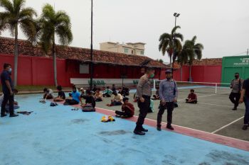 Belasan pelajar diamankan Polresta Bandarlampung saat demonstrasi UU Cipta Kerja