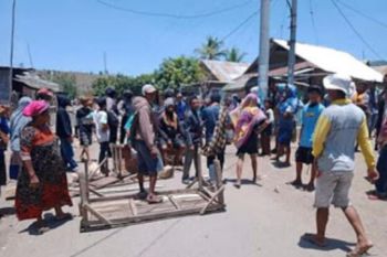 Karena isu yang tidak benar, ratusan warga dua desa di Bima bentrok satu tewas