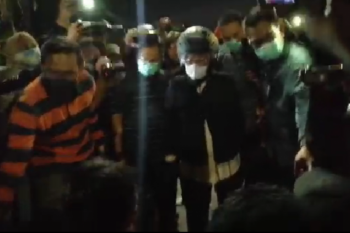 Risma marahi demonstran tolak UU Omnibus Law Cipta Kerja di Surabaya