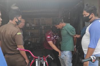 Berkedok bengkel motor, seorang honorer Pemda Dompu jualan sabu