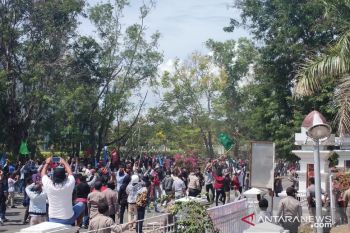 Tiga pelajar SMA ditahan akibat terlibat aksi unjuk rasa