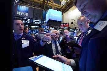 Saham-saham Wall Street  dibuka lebih tinggi di tengah harapan stimulus AS