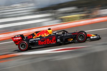 Mercedes tidak pasok power unit untuk Red Bull