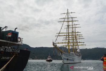 KRI Bima Suci kembali bersandar di Teluk Bayur mengangkut  Taruna AAL